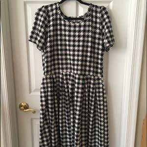 Lularoe Black and White Houndstooth Amelia Dress